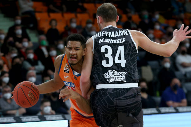 平赛事中的 平赛事中的